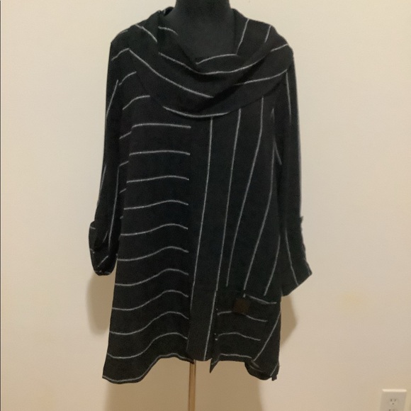 ari mills Top - Picture 5 of 9